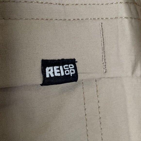REI Co-op Mens Khaki Cargo Shorts, 34 - Picture 6 of 11